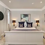 The Presidential Suite, With Free Parking! Daire York
