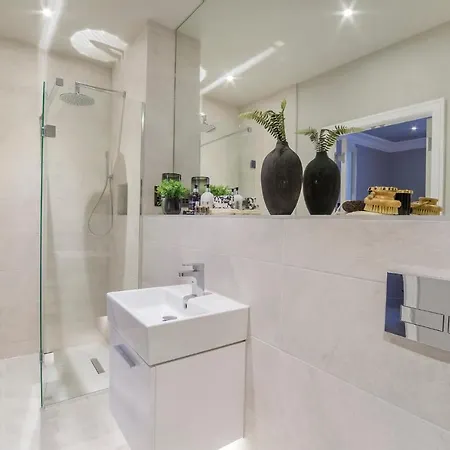 Apartment The Presidential Suite, With Free Parking! York