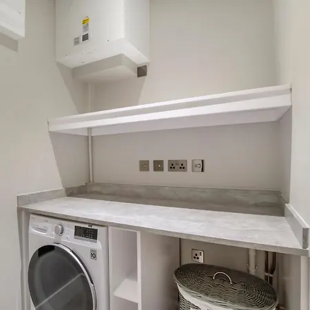 The Presidential Suite, With Free Parking! * York