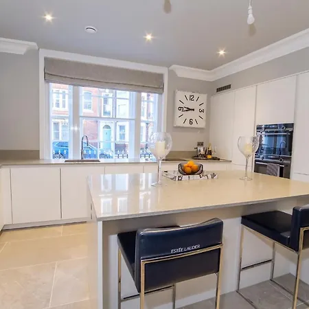 The Presidential Suite, With Free Parking! York