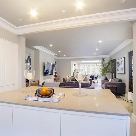 The Presidential Suite, With Free Parking! Апартаменты