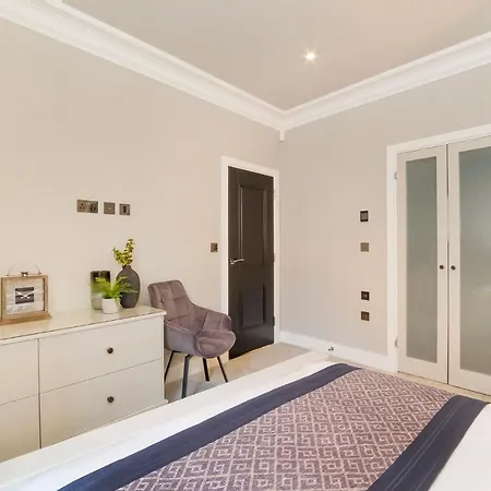 The Presidential Suite, With Free Parking! *