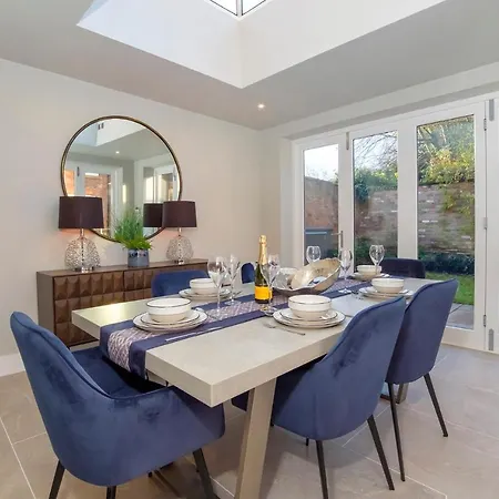 The Presidential Suite, With Free Parking! Апартаменты *