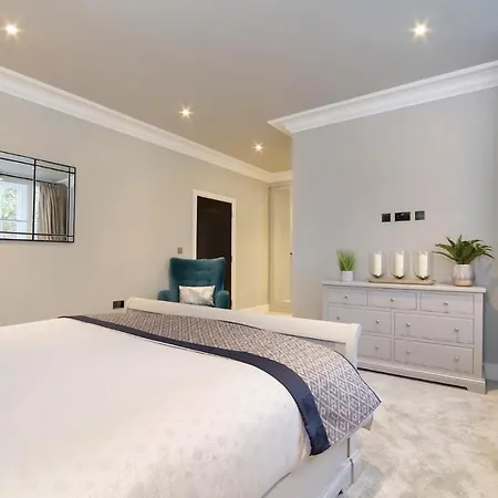 The Presidential Suite, With Free Parking! Apartment *