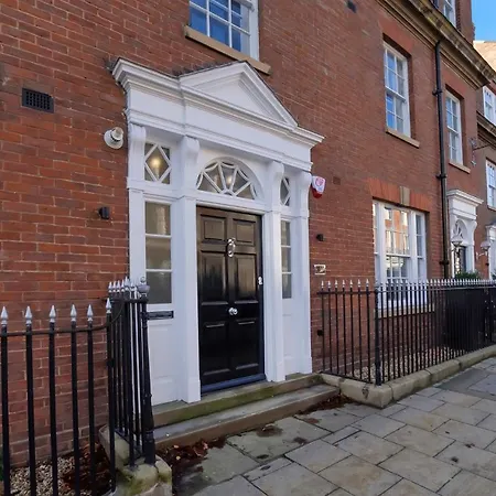 The Presidential Suite, With Free Parking! * York